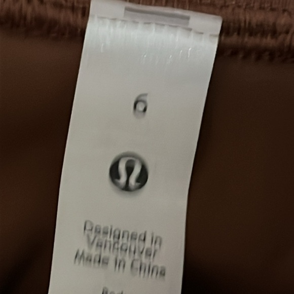 Lululemon high rise flare yoga pants size 6 NWOT - Picture 4 of 6